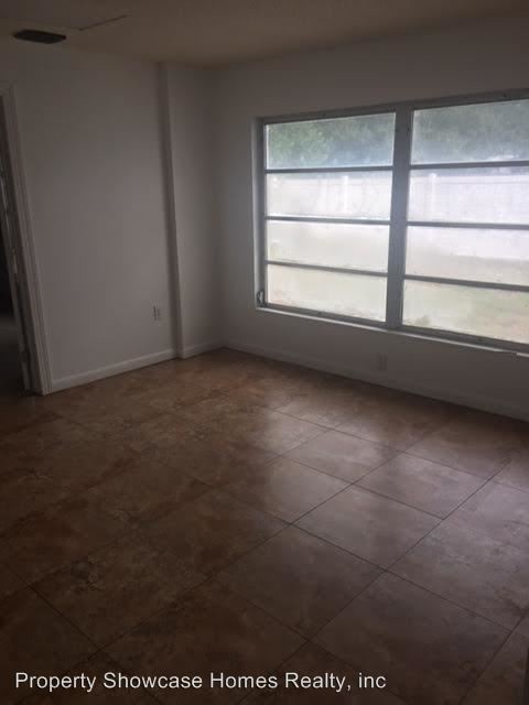 Building Photo - 605 Poinsettia Dr