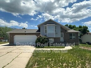 Building Photo - 1034 3350 N