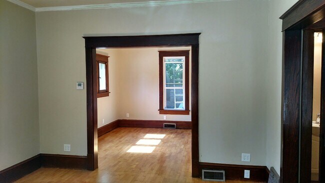Building Photo - 517 N Morrison St