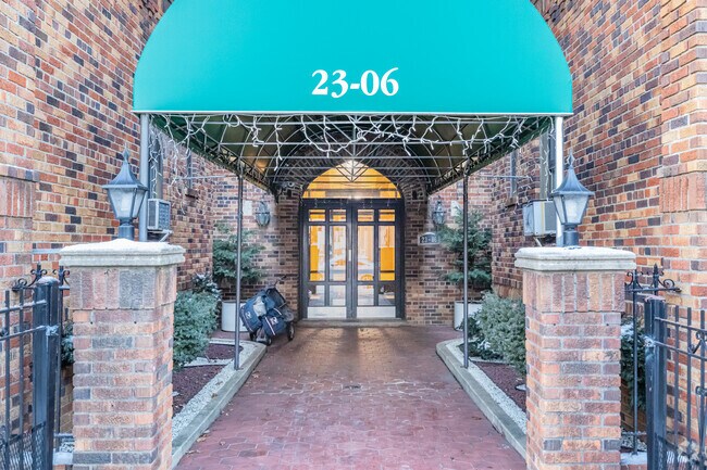 Entrada del edificio - 23-06 21st St