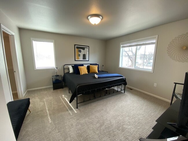 Building Photo - Modern 3 Bedroom 2 Bathroom Townhome