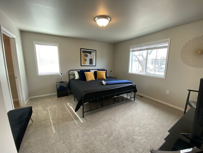 Foto del edificio - Modern 3 Bedroom 2 Bathroom Townhome