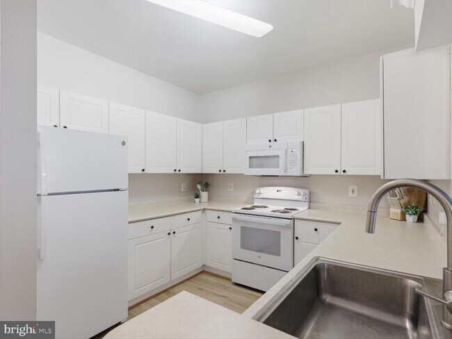 Foto del edificio - 4560 Strutfield Ln