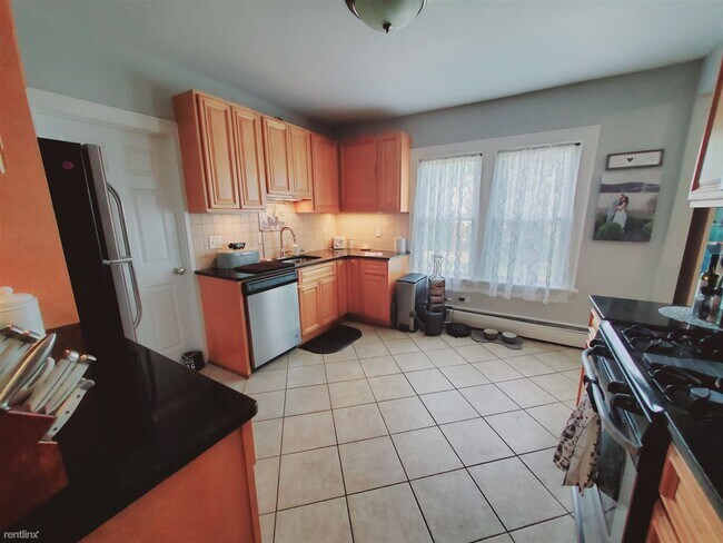 Foto del edificio - 2 br, 1 bath Condo - 19 Windell Pl Unit 2