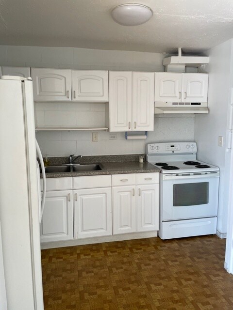 KITCHEN - 1650 Nuuanu Ave