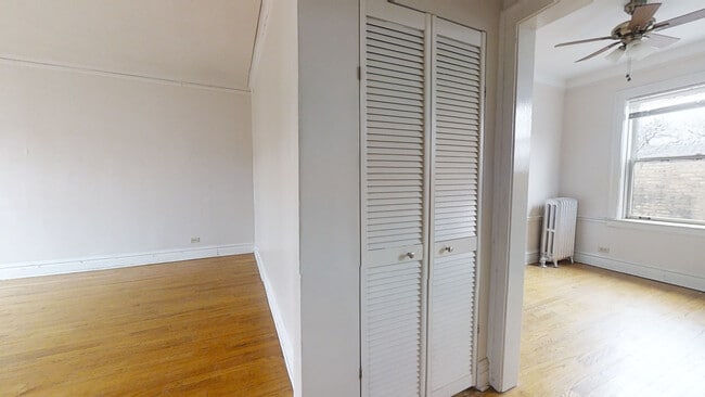 Building Photo - 822 Reba-3N