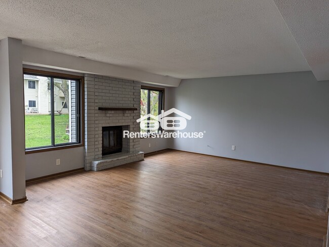 Building Photo - 738 8th Ave S