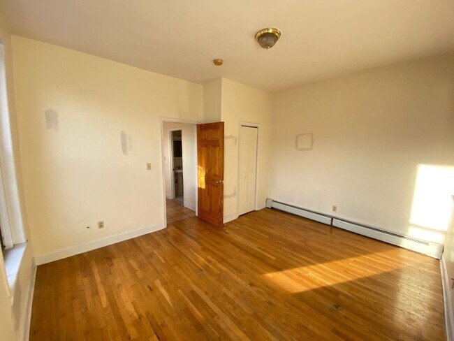 Building Photo - 520 Jersey Ave