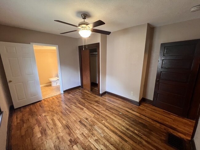Building Photo - 4021 Porter Ave