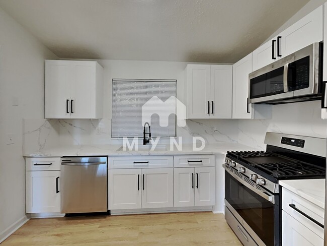 Building Photo - 259 Tarragon Way SW