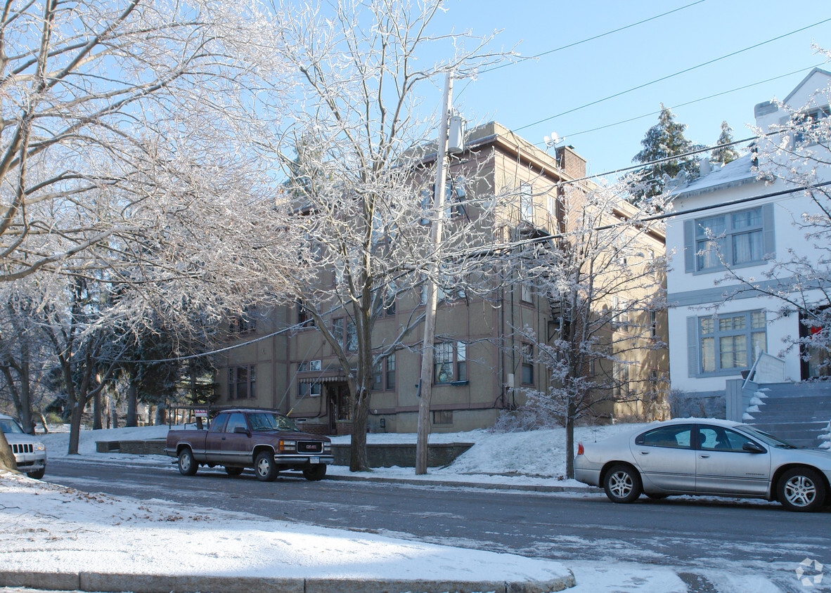 Primary Photo - 1086 University Pl