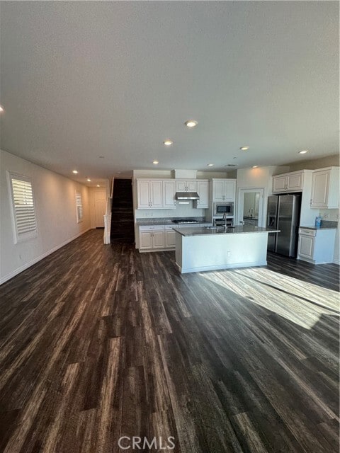 Building Photo - 2388 Yasamin Pl