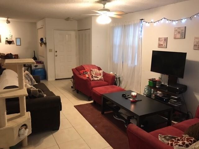 Primary Photo - 2820 N Oakland Forest Dr