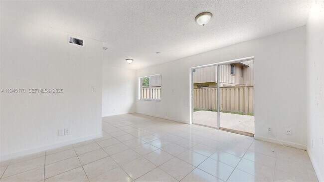 Foto del edificio - 2117 NW 56th Ave