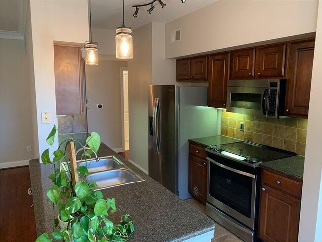 Building Photo - 7701 Rialto Blvd