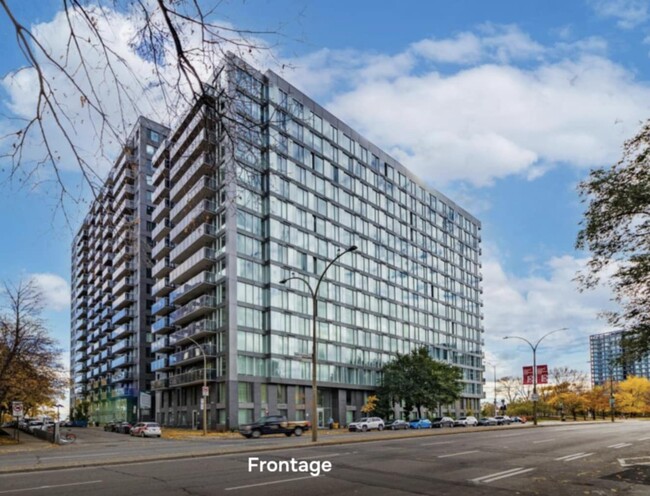 Building Photo - 1800 Boul René Lévesque