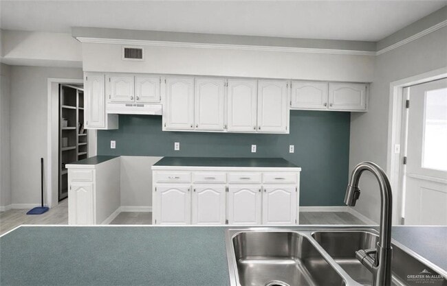 Building Photo - 9 N Shary Rd