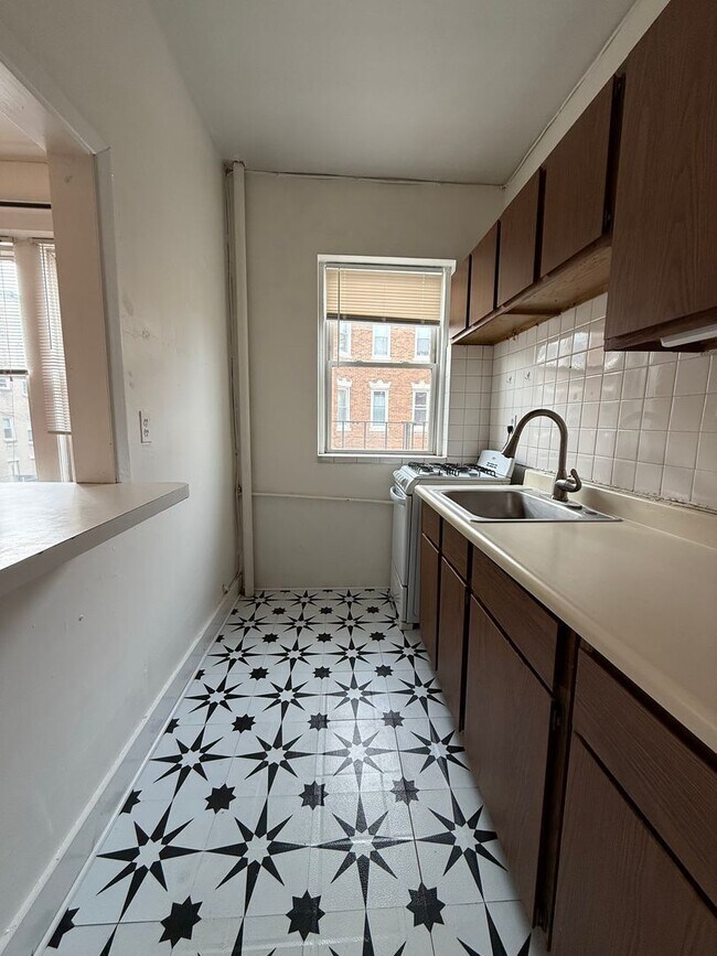 Building Photo - Nice, Sunny, Sunny, Spacious and Affordable Allston 2 Bed Available NOW.  NO FEE