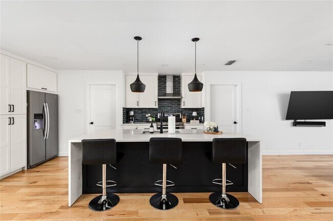 Foto del edificio - 8704 Clarewood Dr