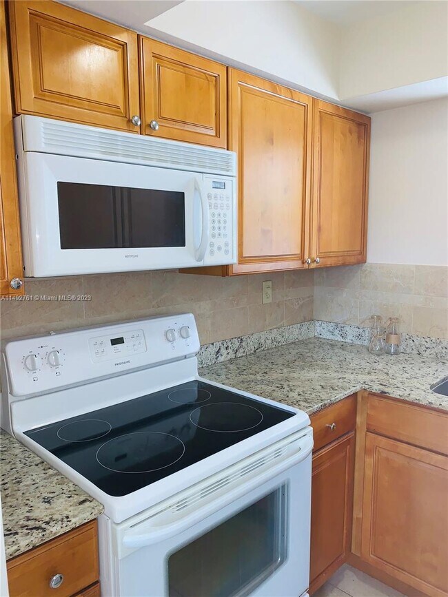 Building Photo - 1980 NE 38th St