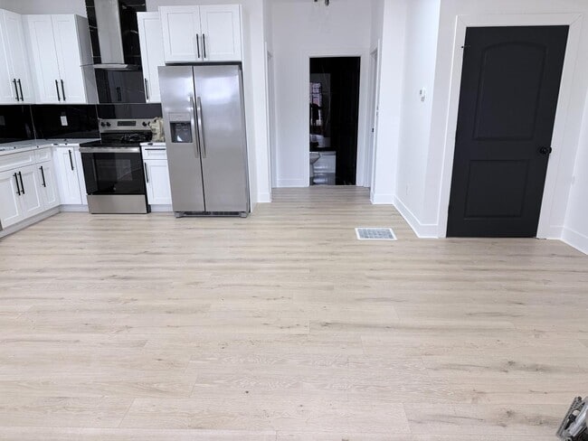 Foto del edificio - 828 E Main St