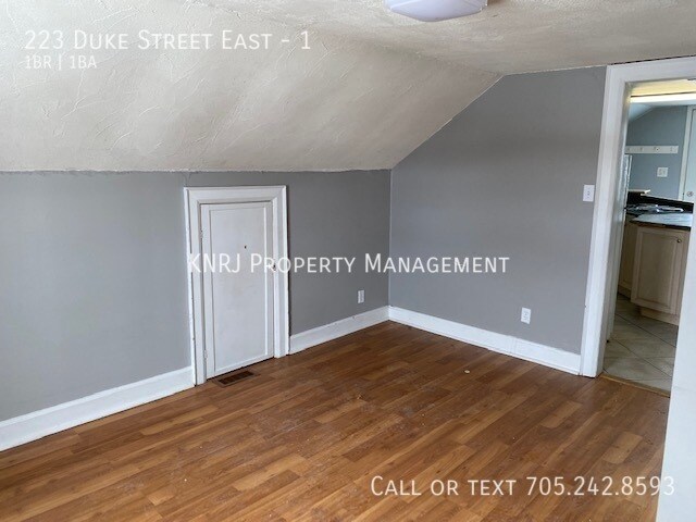 Photo du bâtiment - Nice Loft / Bachelor Apartment