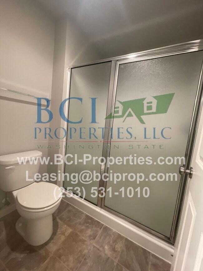 Foto del edificio - Beautiful 3 Bedroom House in Puyallup Available July 1, 2026!