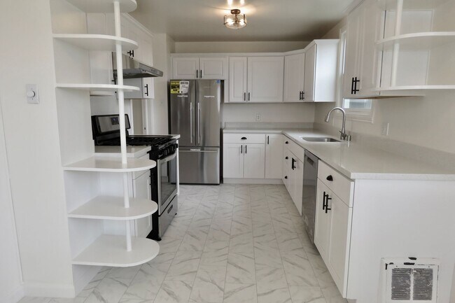 Building Photo - 119