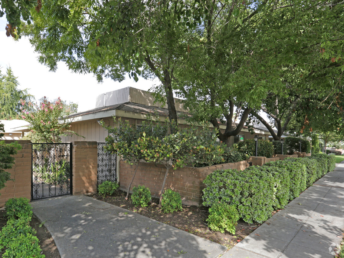 Building Photo - Gatewood Park Apartments