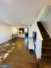 Building Photo - 137 W Reed Ave