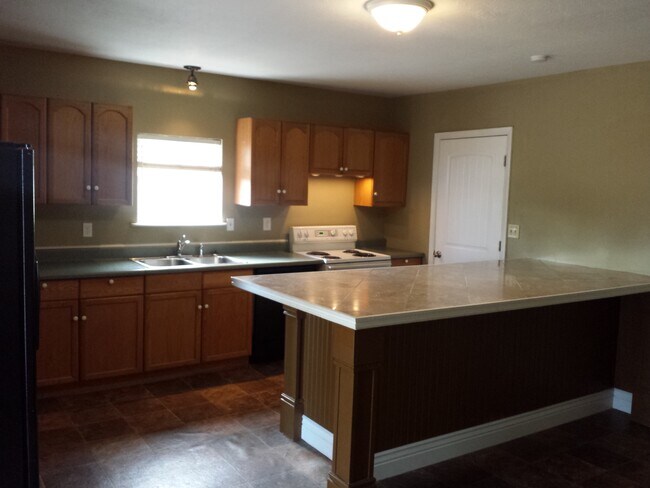 Kitchen - 138 E 400 N