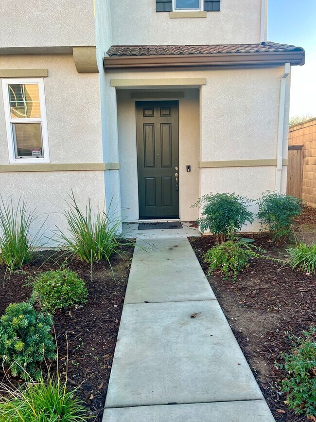 Building Photo - Sparkling and Spacious home in Elk Grove i...