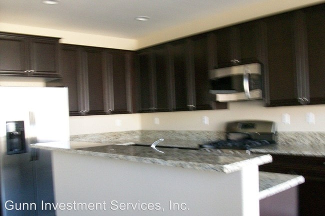Building Photo - 10896 Oakhaven Dr