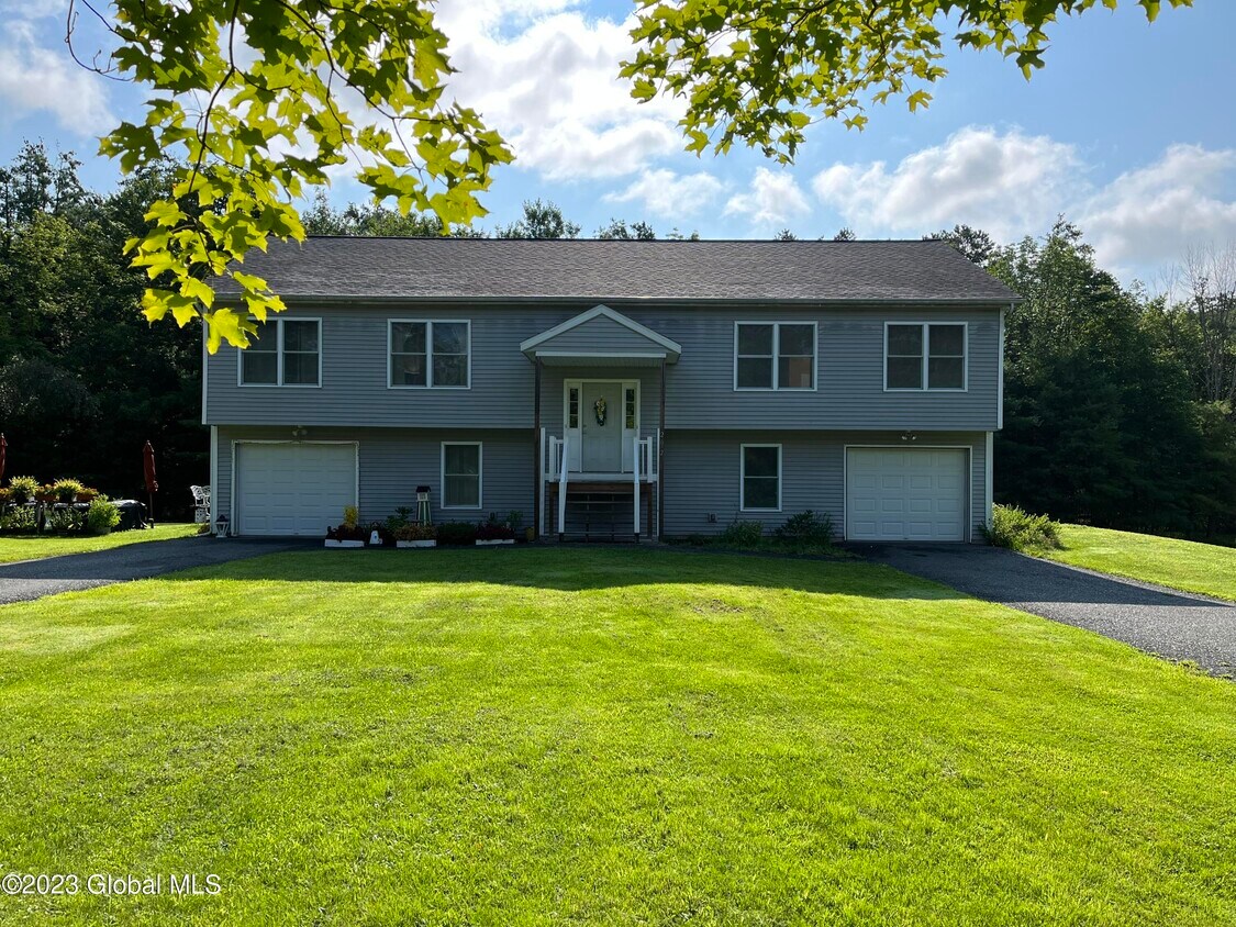 Primary Photo - 202 N Nassau Rd