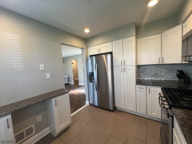 Building Photo - 551 Clubhouse Ct