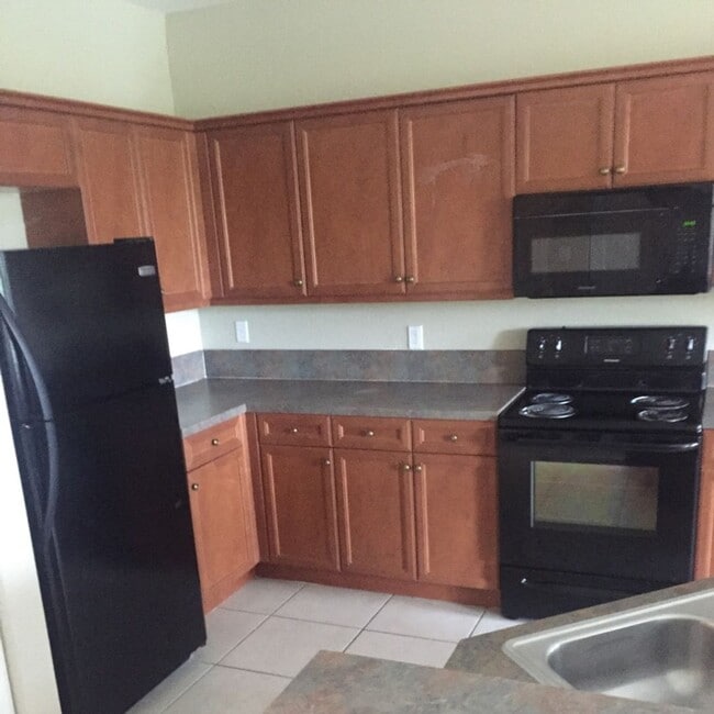 Photo - Large Townhouse with Garage