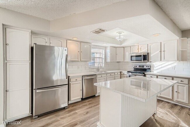 Foto del edificio - 3 br, 2 bath House - 11391 Salters Street ...