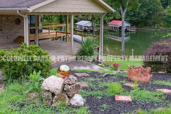 Building Photo - 165 Lakeshore Ct