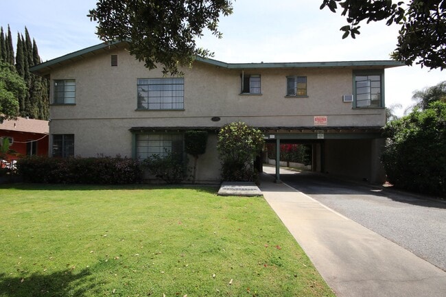 Building Photo - 1120 E Villa St