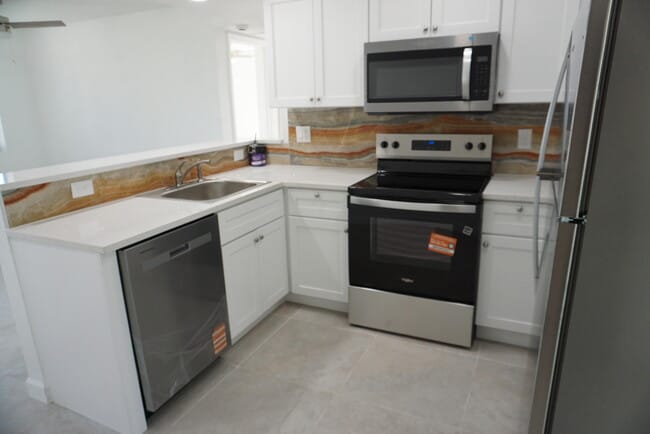 Foto del edificio - 957 Lewis Dr