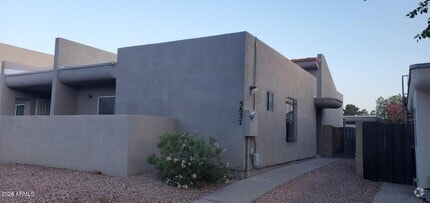 Building Photo - 5837 E Nance St