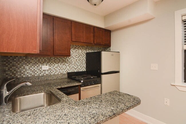 Building Photo - 448 W Barry Ave