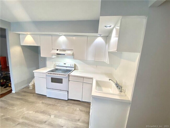 Building Photo - 18 Brown St