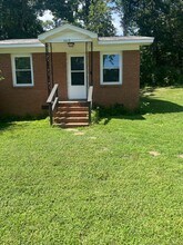 Building Photo - 1107 Oakwood Dr