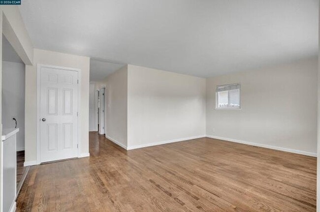 Building Photo - 753 Castle Ct