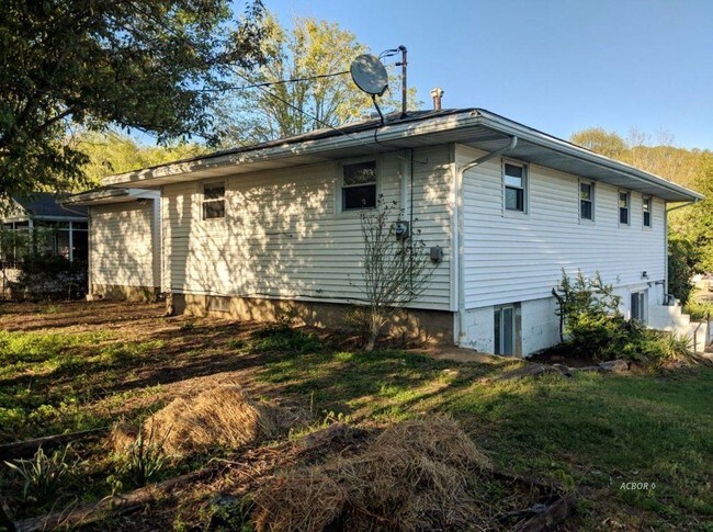 Back - 28 Euclid Dr