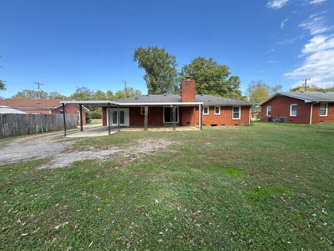 Foto del edificio - Fully Renovated 3-Bedroom Brick Home Near ...