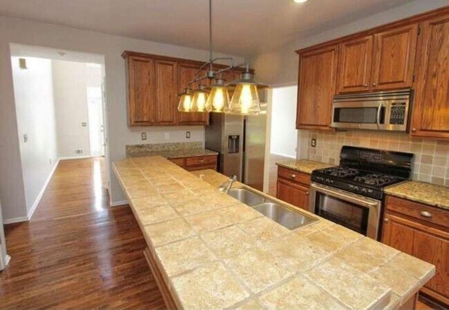 Foto del edificio - Spacious 4BR House in Dunwoody. Close to 2...