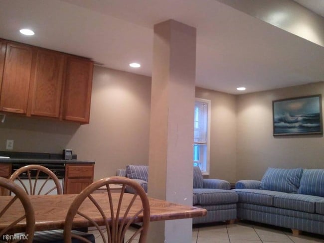 Building Photo - 4 br, 2 bath Condo - 122 38th St
