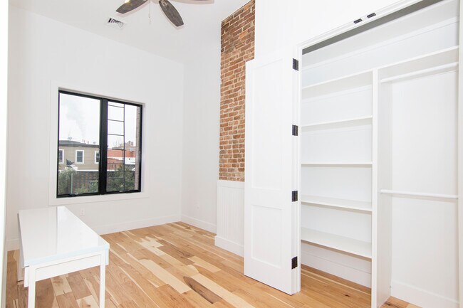 Building Photo - 537 47th Rd